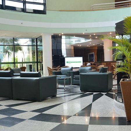 فندق Wyndham Garden ماناوس المظهر الخارجي الصورة