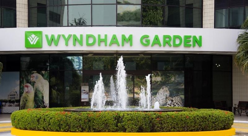 فندق Wyndham Garden ماناوس المظهر الخارجي الصورة