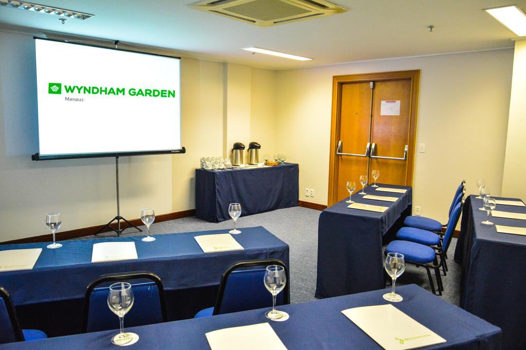 فندق Wyndham Garden ماناوس المظهر الخارجي الصورة