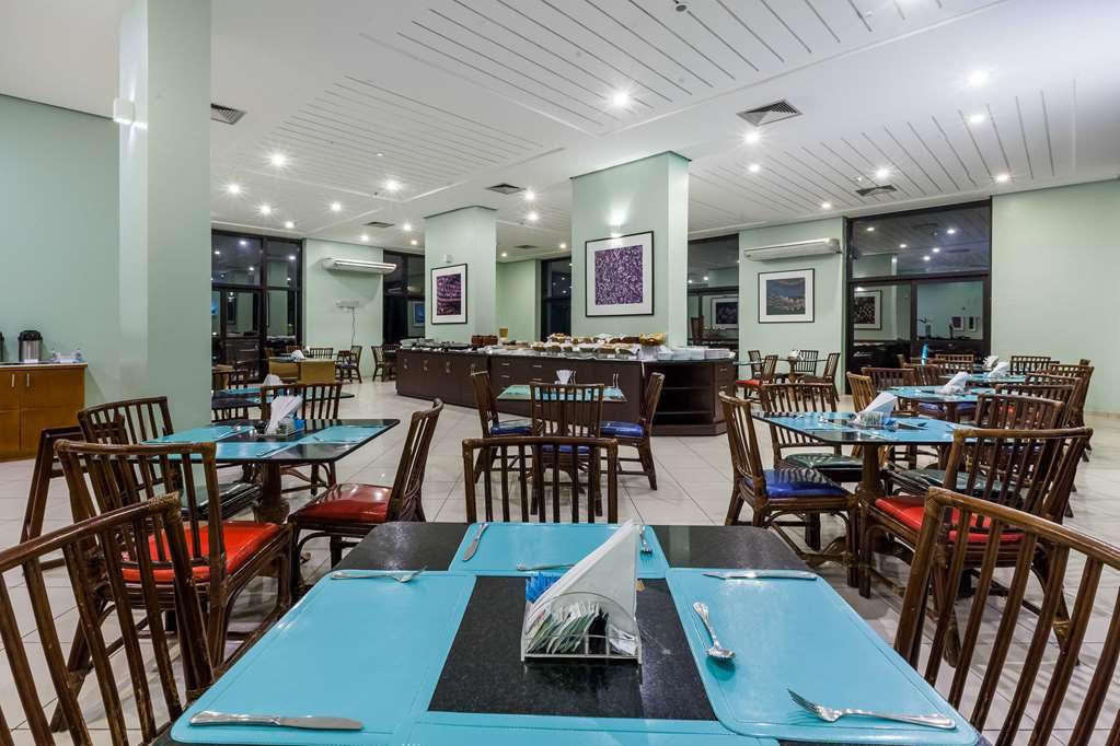 فندق Wyndham Garden ماناوس المطعم الصورة