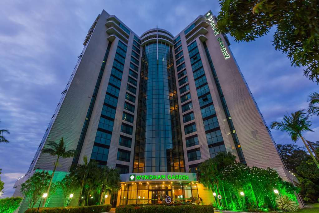 فندق Wyndham Garden ماناوس المظهر الخارجي الصورة