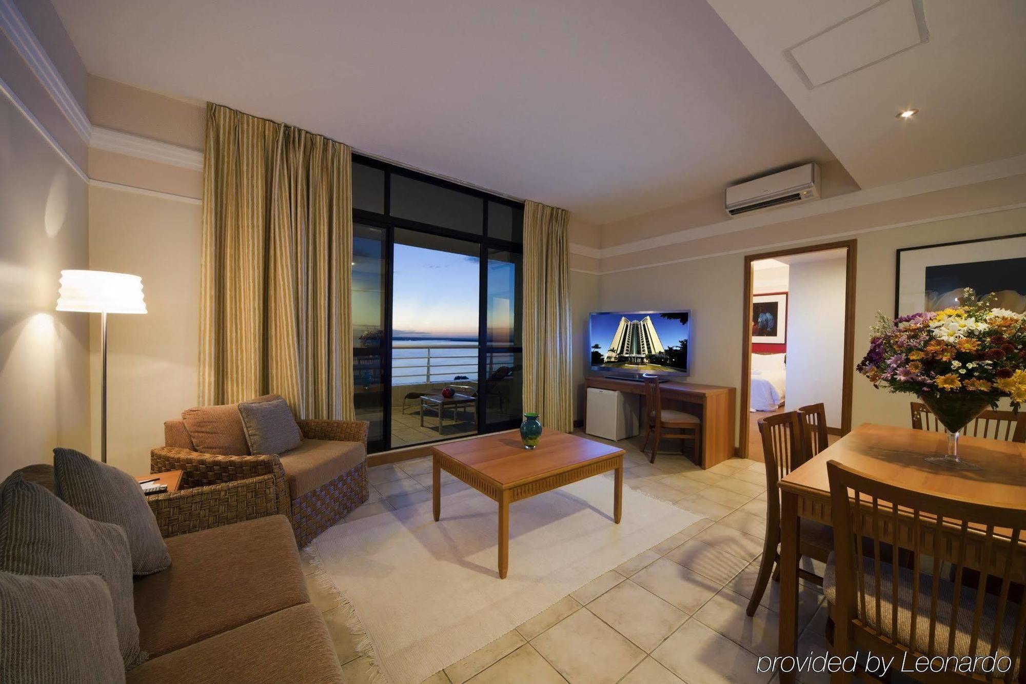 فندق Wyndham Garden ماناوس المظهر الخارجي الصورة